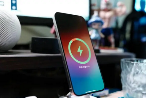 缙云苹果15换屏服务分享用什么充电器给iPhone15充电更好 